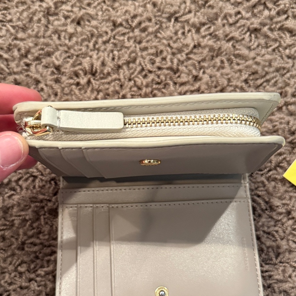Marc Jacobs Ivory Wallet with Gold Accent - Picture 7 of 9